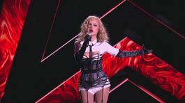 Showdown | Madonna canta "Papa don't preach" thumbnail