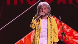 Showdown | Pino Daniele canta "Dubbi non ho" thumbnail