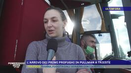 L'arrivo dei primi profughi in pullman a Trieste thumbnail