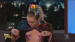 Moda caustica, Miley Cyrus (semi)nuda da Jimmy Kimmel thumbnail