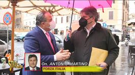 Il caso Grillo e la corsa di Berlusconi: il Vespone punge thumbnail