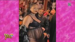Moda caustica, Rihanna: pancione a vista e lingerie thumbnail