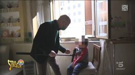 Vivere dentro una scuola: le condizioni incredibili in cui vivono intere famiglie thumbnail