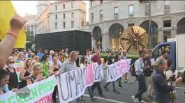La manifestazione dei No Green pass a Milano thumbnail