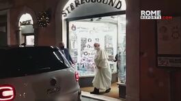 Il Papa in un negozio di dischi thumbnail