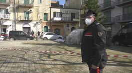 Uccide il figlio in piazza thumbnail