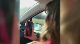 Si laurea al telefono in autostrada thumbnail