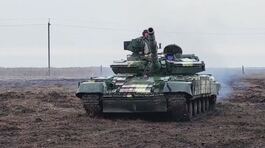 Ucraina, bombe e civili in fuga thumbnail