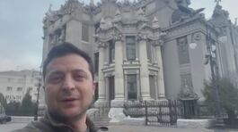 Zelensky invita alla resistenza thumbnail