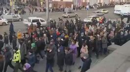 Russi in piazza contro Putin thumbnail