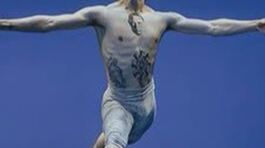 Si ferma il ballerino pro Putin thumbnail