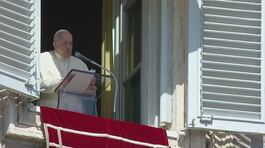 Il Pontefice: "La guerra crudeltà disumana" thumbnail