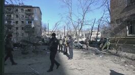 300 morti nel teatro di Mariupol thumbnail