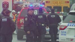 Spari nel metrò, terrore a New York thumbnail