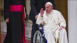Il Papa sulla sedia a rotelle thumbnail