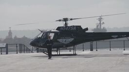 Tom Cruise arriva in elicottero thumbnail