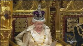 Elisabetta II, 70 anni al centro della scena thumbnail