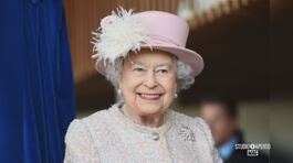 Elisabetta II, 70 anni di stile inconfondibile thumbnail
