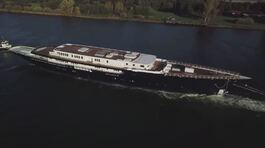 Beffa per il mega yacht di Bezos thumbnail