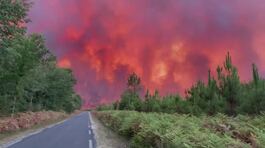 La Francia assediata dagli incendi thumbnail