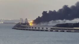 Crimea, a fuoco il ponte di Putin thumbnail