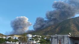 Stromboli, nuova eruzione all'alba thumbnail