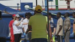 Migranti, il ricatto di Parigi thumbnail