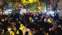 Cina, le donne guidano la protesta thumbnail