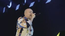 "Sei un mito", Milano canta Max thumbnail