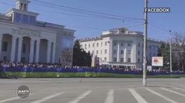 Ucraini protestano contro l'invasore thumbnail