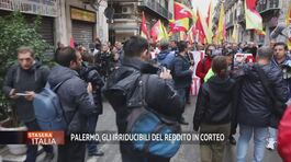 Palermo, gli irriducibili del reddito in corteo thumbnail