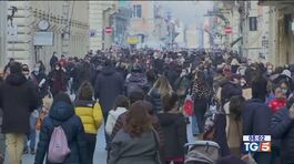 Oltre 200mila contagi, scuole e bus in crisi thumbnail