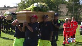 Le Marche devastate, i funerali nei paesi thumbnail