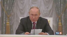 Mosca: botte e arresti, il pugno duro di Putin thumbnail