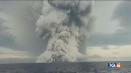Tsunami su Tonga allerta nel Pacifico thumbnail