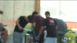 Maxi rissa tra bande in 180 al parcheggio thumbnail