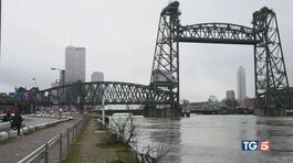 Per lo yacht di Bezos serve smontare un ponte thumbnail