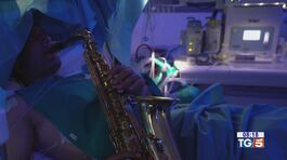 Operato al cervello mentre suonava il sax thumbnail