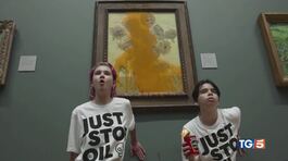 "Zuppa" sui girasoli Sfregio a Van Gogh thumbnail