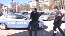 Poliziotta aggredita e violentata a Napoli thumbnail