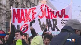 Studenti in piazza, cortei e tensione thumbnail