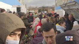 Centinaia di migliaia in fuga verso l'Europa thumbnail