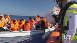 Humanity 1 a Catania, sbarcati 155 migranti thumbnail