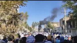 Iran, ragazza muore per le manganellate thumbnail