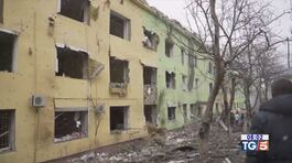 Ucraina sotto assedio colpito un ospedale thumbnail