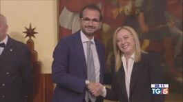 I vaccini dividono? Ancora scontro politico thumbnail