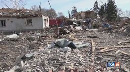 Ucraina: bombe, morte, distruzione e fughe thumbnail