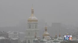 Ucraina, ancora bombe Il Papa: pace possibile thumbnail