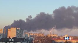Guerra in Ucraina, bombe al confine UE. Colloquio Usa-Cina thumbnail