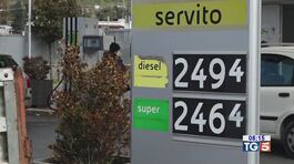 Il prezzo della benzina calerà solo da martedì thumbnail